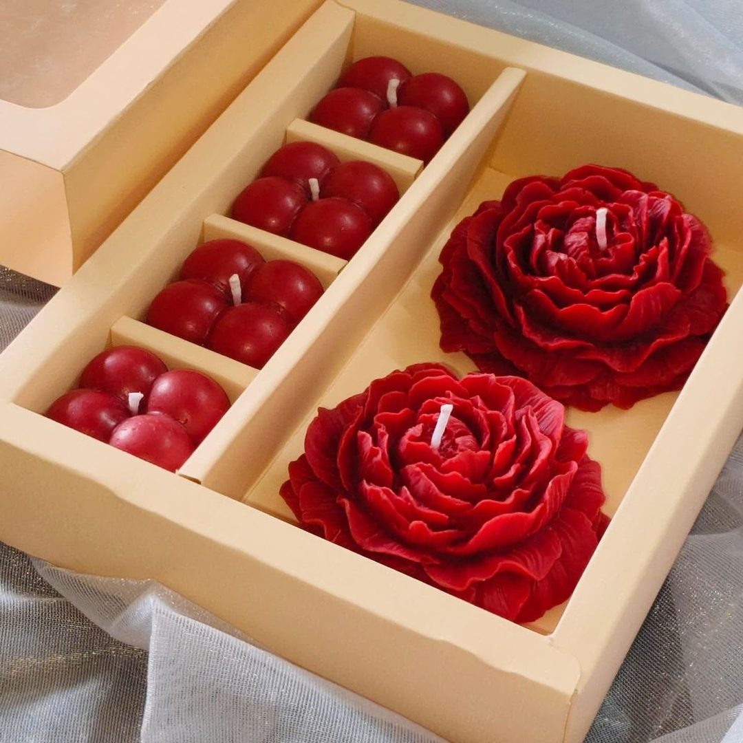 Gulab Gift Hamper — Rose Blooms & Tealights handmade soy candle by Ivaan & Co.